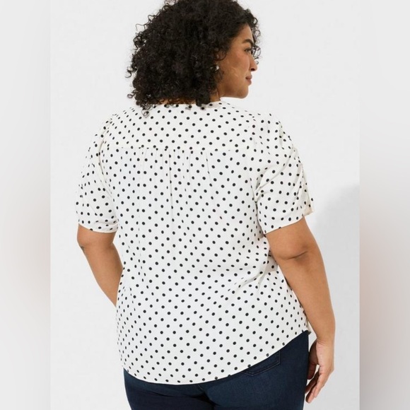 NWT torrid size 3 Harper Georgette V-Neck Ruched Sleeve Blouse white polka dots - Picture 3 of 6